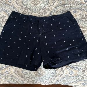 Tommy Hilfiger navy blue women’s shorts with white anchors!  Size 12.